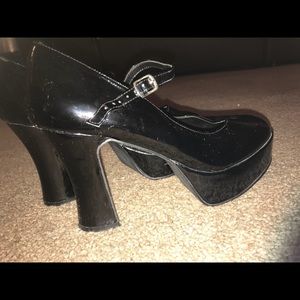 4in Heels size 9.5
